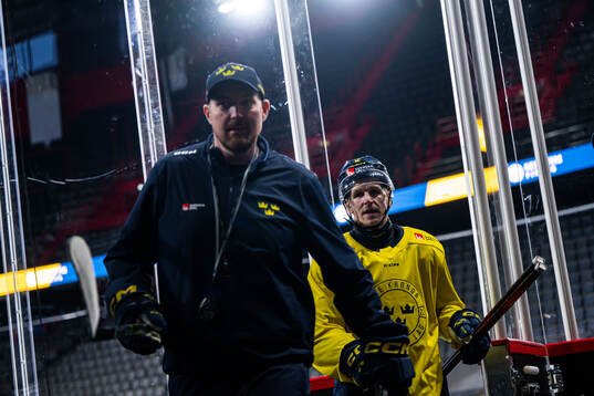 Assistant coach Gereon Dahlgren and Max Friberg of the