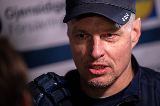 Head coach Magnus Hävelid of the Swedish national ice
