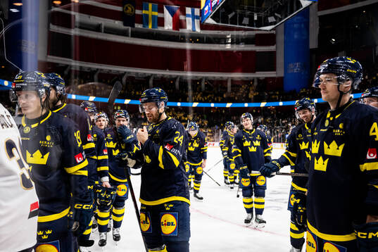 Oscar Lindberg of Sweden looks dejected