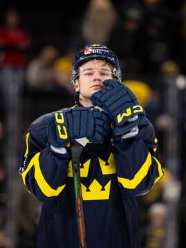 Mattias Norlinder of Sweden looks dejected