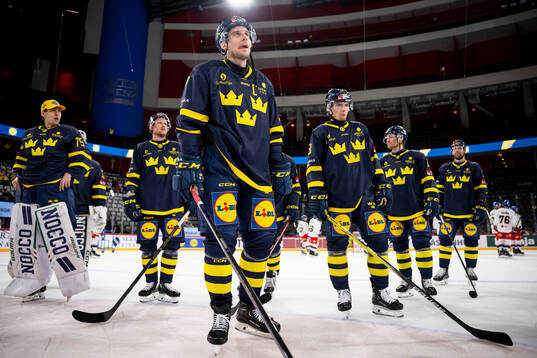 Henrik Tömmernes of Sweden looks dejected