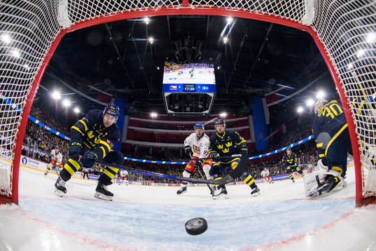 Henrik Tömmernes, Tim Heed and goaltender Linus