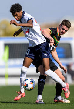 Osman Addo of B.93 and Oskar Ågren of GAIS