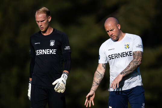 Målvakt Pontus Dahlberg och målvaktstränare Lee Baxter