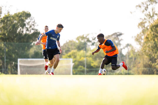 Leo Radakovic och Ifeoluwa Olowoporoku