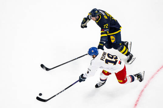 Tim Heed of Sweden and Oscar Flynn of Czech Republic