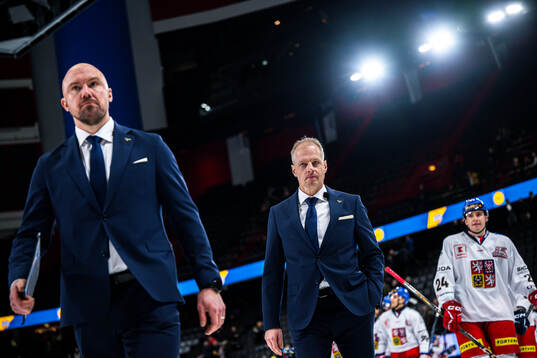 Head coach Magnus Hävelid of Sweden looks dejected