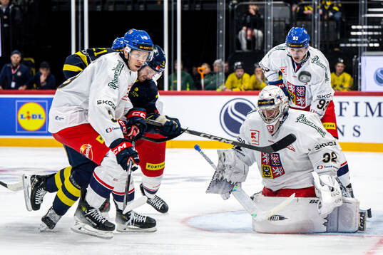Ronald Knot and goaltender Josef Korenar of Czech Republic