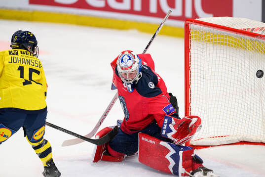 Lisa Johansson of Sweden scores 2-0