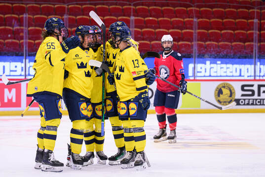 Lova Blom of Sweden celebrates with teammates