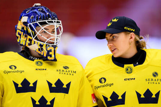 goalkeeper Emma Söderberg and goalkeeper goalkeeper Emma