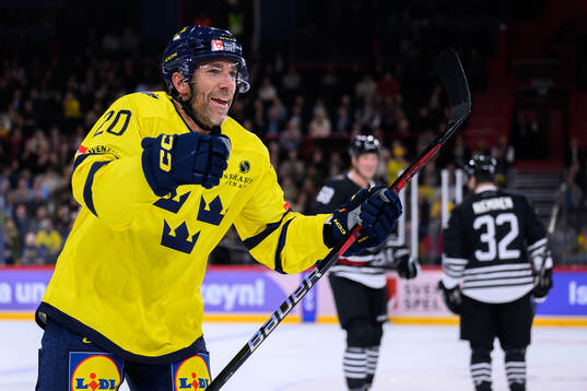 Joel Lundqvist of Tre Kronor Legends celebrates