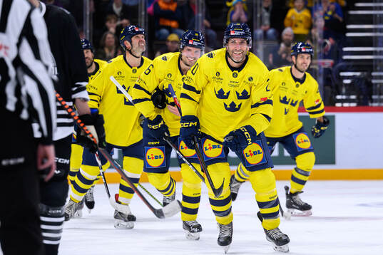 Joel Lundqvist of Tre Kronor Legends celebrates