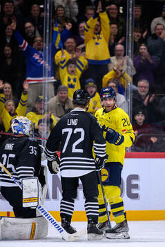 Joel Lundqvist of Tre Kronor Legends celebrates