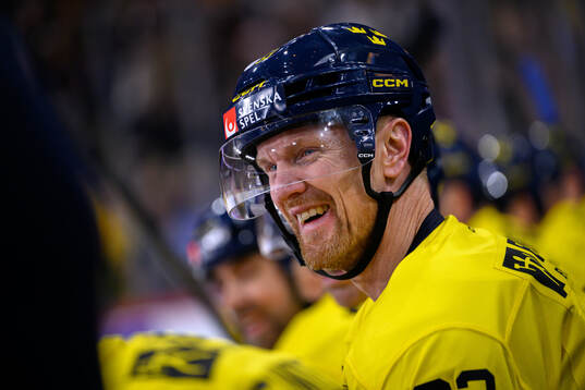 Henrik Sedin of Tre Kronor Legends