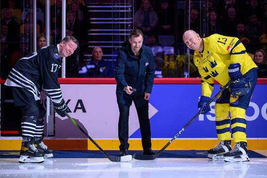 Ceremonial first puck with Anders Salming, Jari Kurri of