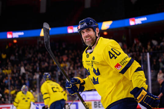 Henrik Zetterberg of Tre Kronor Legends celebrates