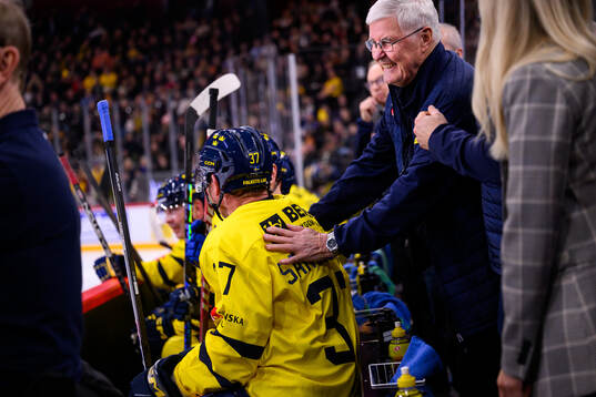 Mikael Samuelsson and Stig Salming of Tre Kronor Legends