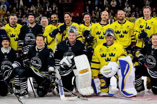 Goaltender Pekka Rinne of NHL Alumni and goaltender Henrik