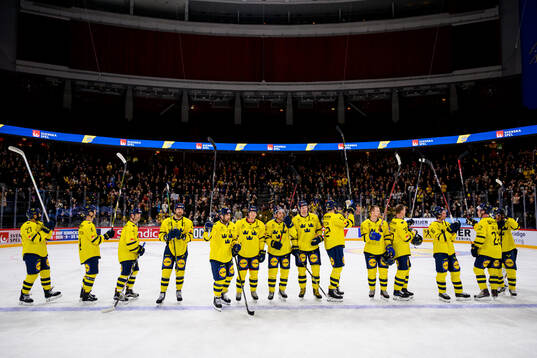 Players of Tre Kronor Legends celebrate