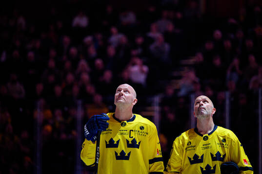 Mats Sundin and Tommy Sjödin of Tre Kronor Legends