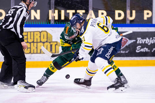 Björklövens Mathew Maione och Södertäljes Miikka