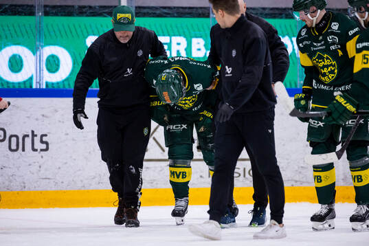 Björklövens Gustav Possler har ont