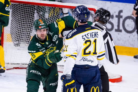 Björklövens Mattias Nörstebö och Södertäljes Nolan