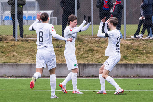 Adrian Svanbäck jublar
