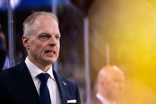 Head coach Magnus Hävelid of Sweden