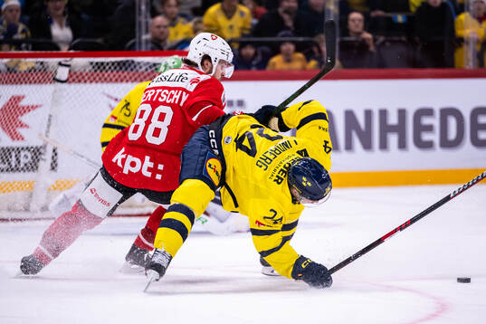 Christoph Bertschy and Oscar Lindberg of Sweden