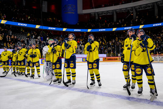 Players of Sweden look dejected