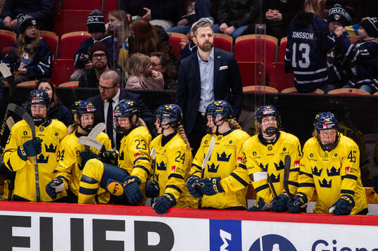 Head coach Ulf Lundberg of Sweden