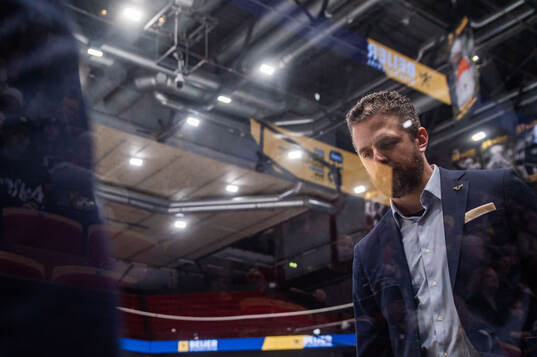 Head coach Ulf Lundberg of Sweden