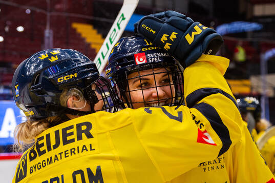 Lina Ljungblom and Josefin Bouveng of Sweden celebrate