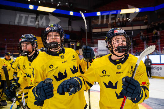 Ida Karlsson and Mira Jungåker celebrate