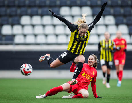 Häckens Alice Bergström och FC Nordsjällands Winonah