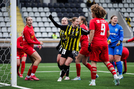 Häckens Emma Östlund jublar