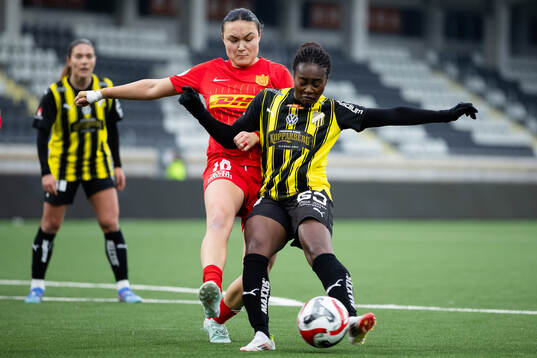 FC Nordsjällands Alma Aagard och Häckens Monica Jusu Bah