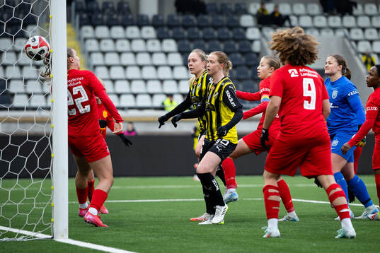 Häckens Emma Östlund reducerar till 1-2
