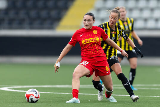 FC Nordsjällands Alma Aagard och Häckens Aivi Luik