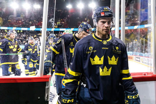 Oscar Lindberg of Sweden looks dejected