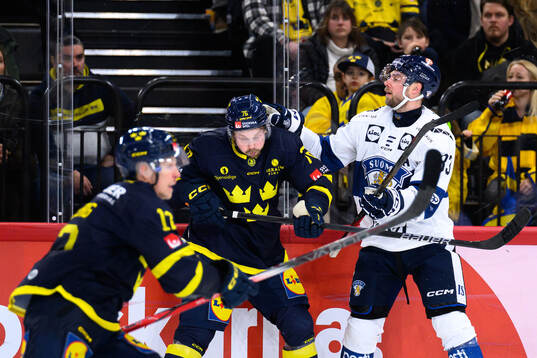 Jonathan Dahlén of Sweden and Veli-Matti Vittasmäki of