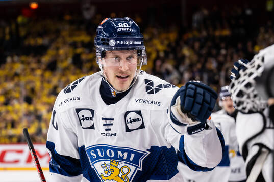 Saku Maenalanen of Finland celebrates