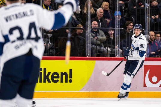 Saku Maenalanen of Finland celebrates