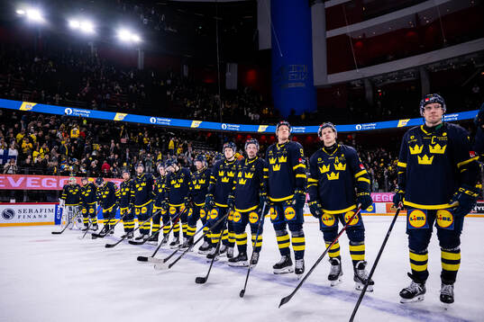 Players of Sweden look dejected
