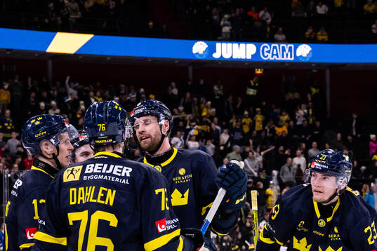 Players of Sweden look dejected