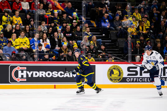 Axel Sandin Pellikka of Sweden and Saku Maenalanen of