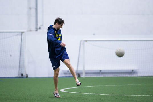 Erik Karlsson of Sweden playing football