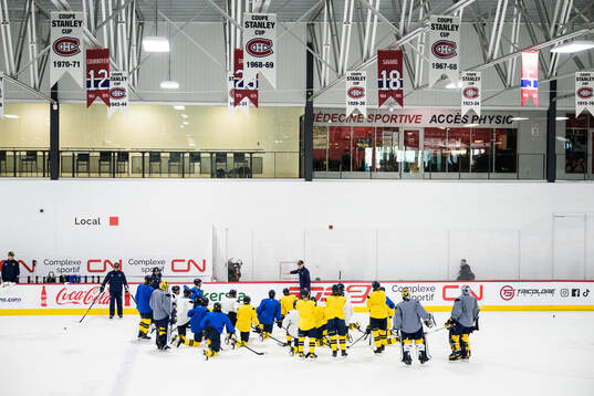 Head coach Sam Hallam of Sweden at a practice session